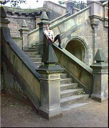 Marquis On Steps